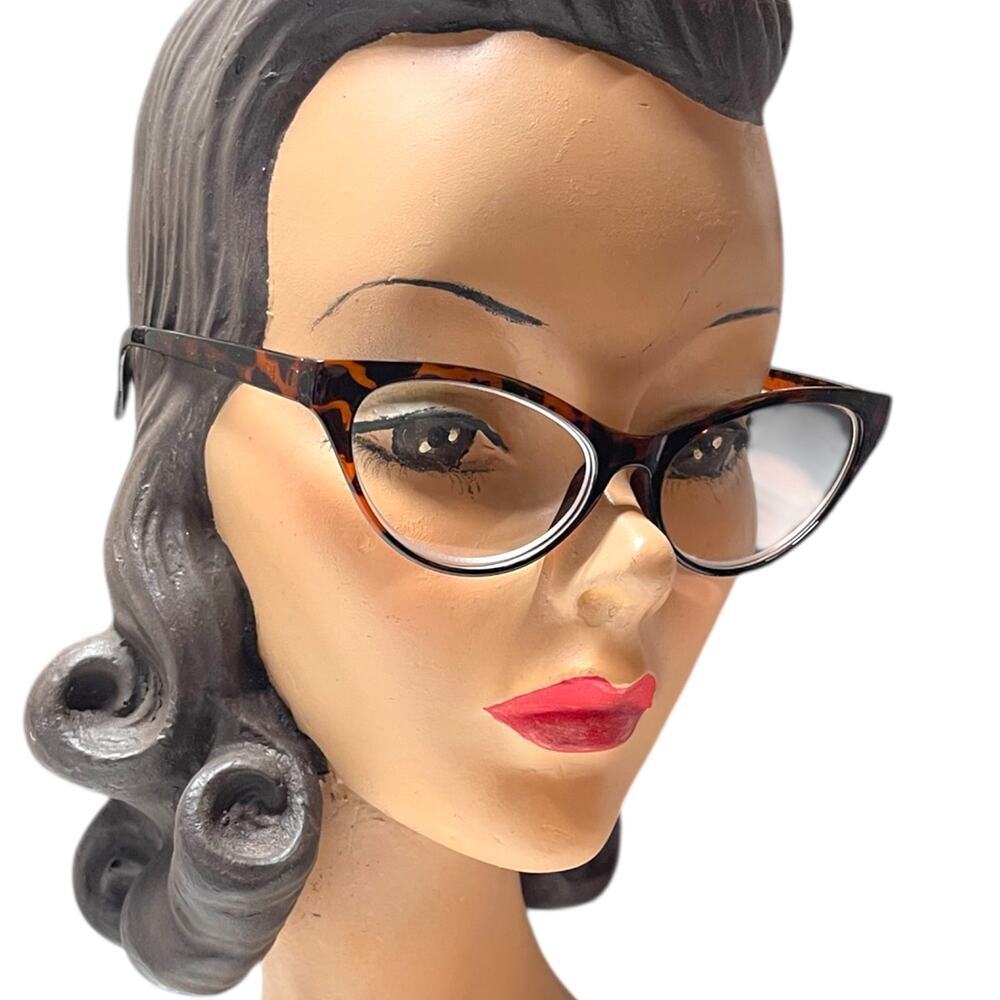 Betsey Johnson +1.50 Reading Glasses Brown Tortoise Cat Eye Glam Retro Chic